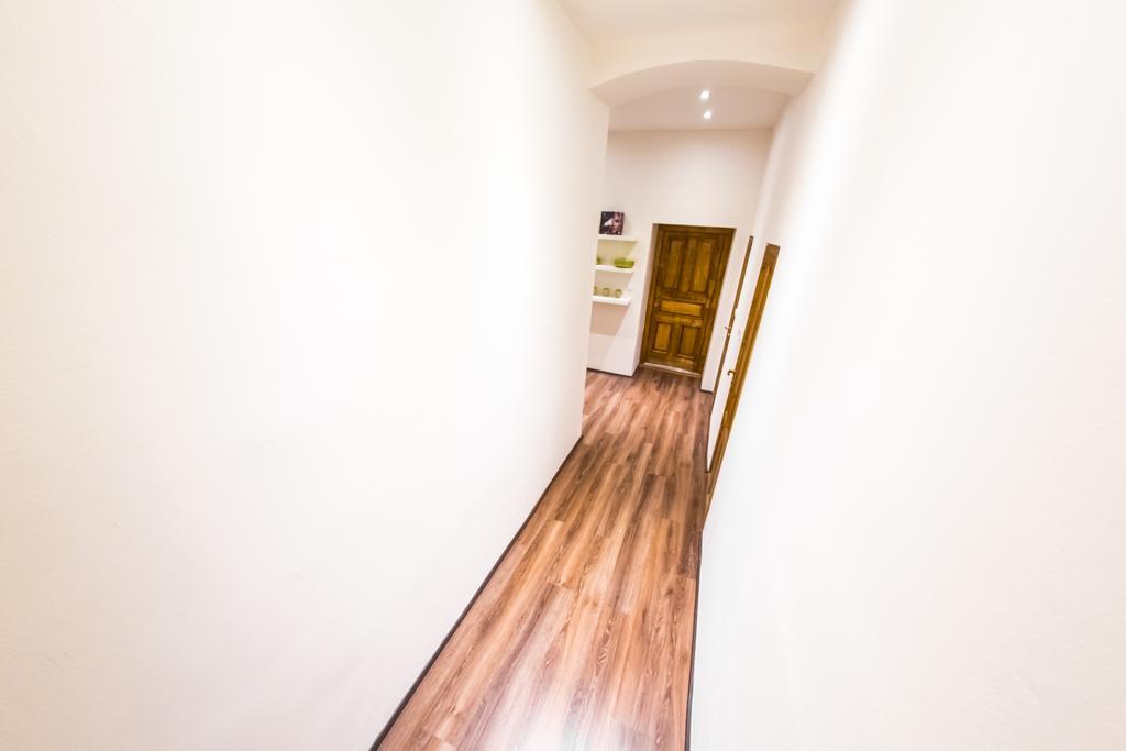 Freedom Rooms & Apartments Praag Buitenkant foto