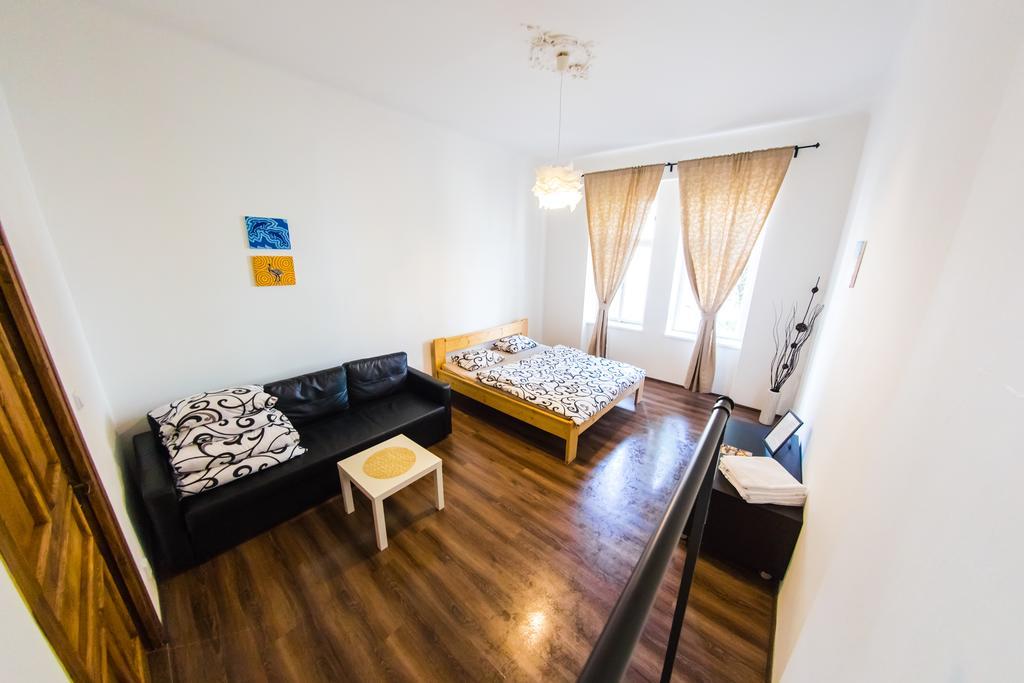 Freedom Rooms & Apartments Praag Buitenkant foto