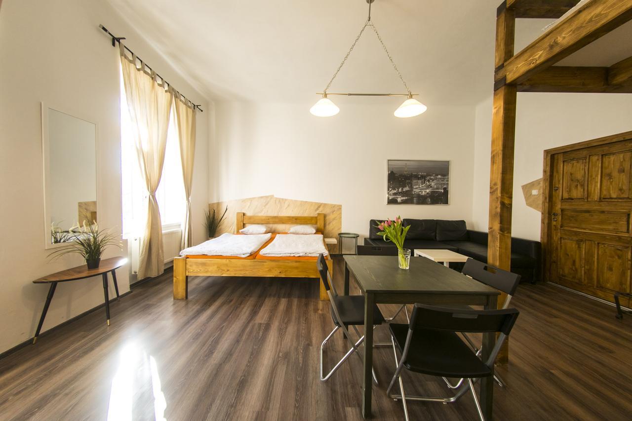 Freedom Rooms & Apartments Praag Buitenkant foto