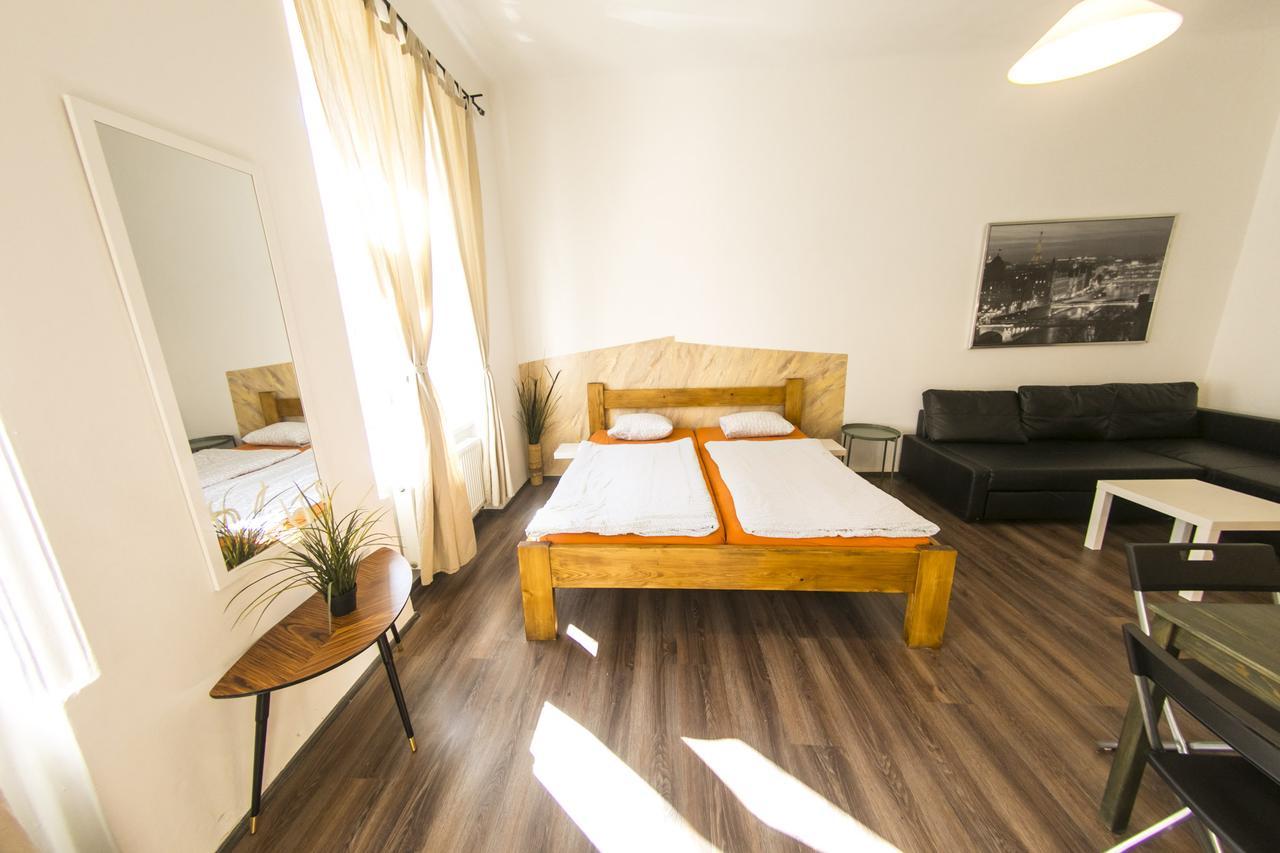 Freedom Rooms & Apartments Praag Buitenkant foto