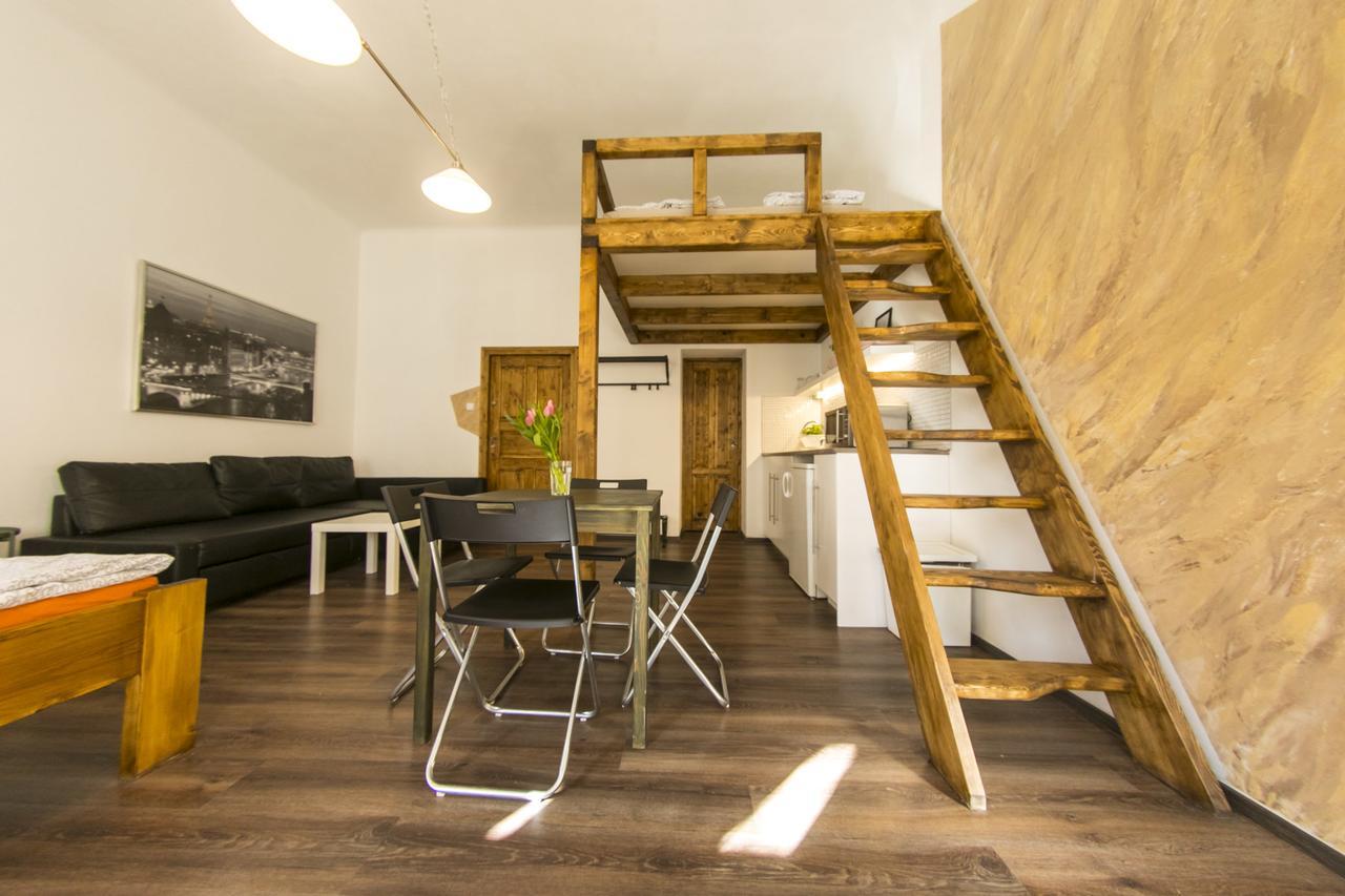 Freedom Rooms & Apartments Praag Buitenkant foto