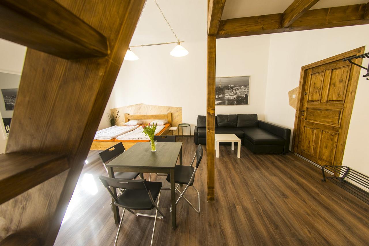 Freedom Rooms & Apartments Praag Buitenkant foto