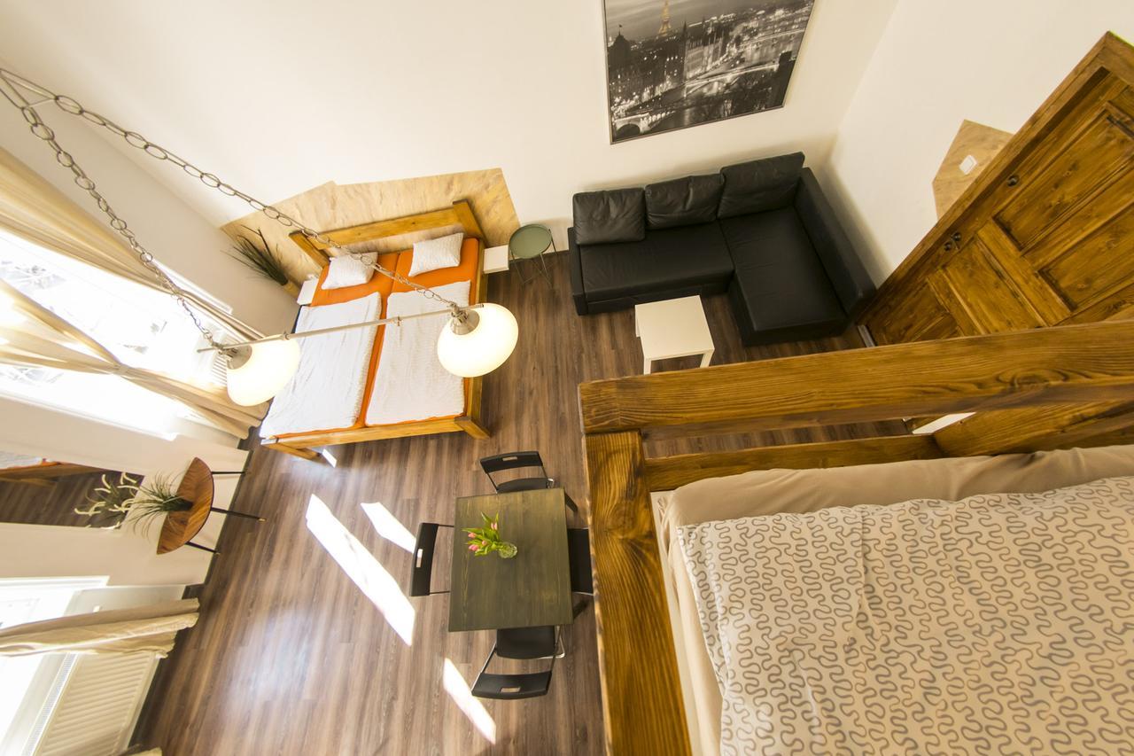 Freedom Rooms & Apartments Praag Buitenkant foto