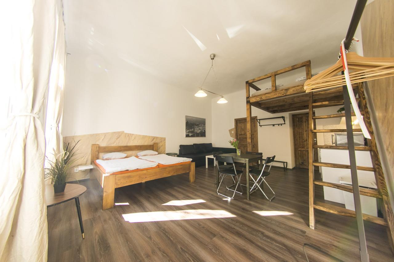 Freedom Rooms & Apartments Praag Buitenkant foto
