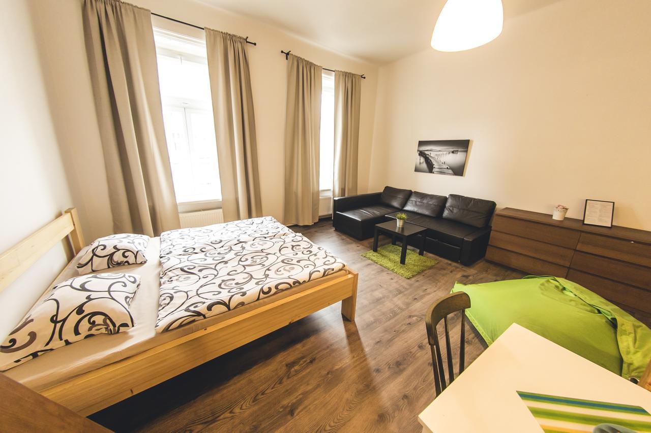 Freedom Rooms & Apartments Praag Kamer foto